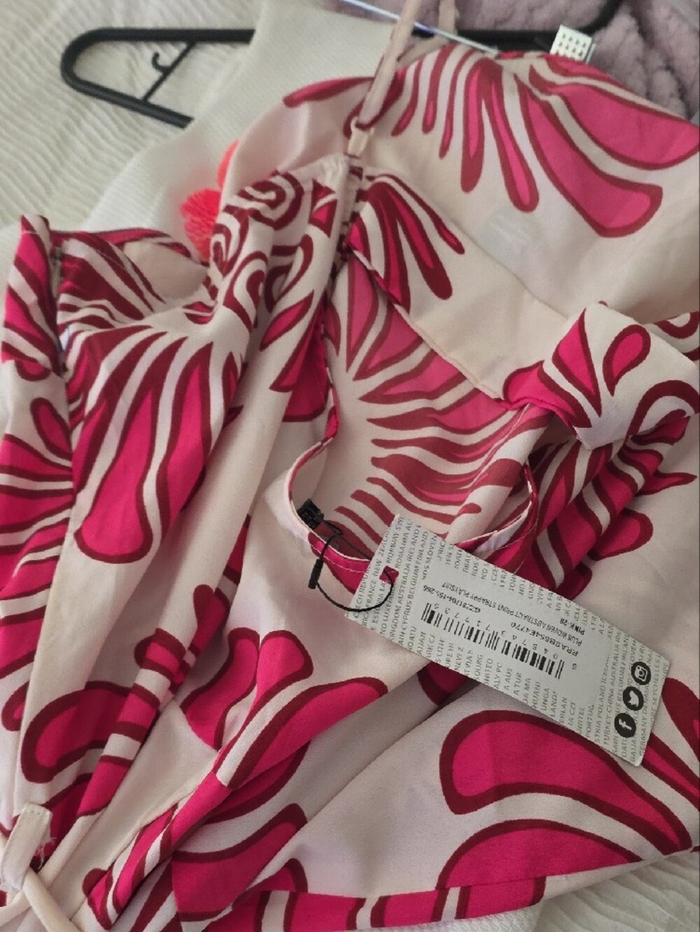 Boohoo Pink Floral Print Halter Midi Dress - Picture 10 of 10